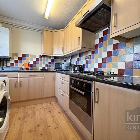 A Cosy 1 Bedroom Apartment Enfield Kültér fotó